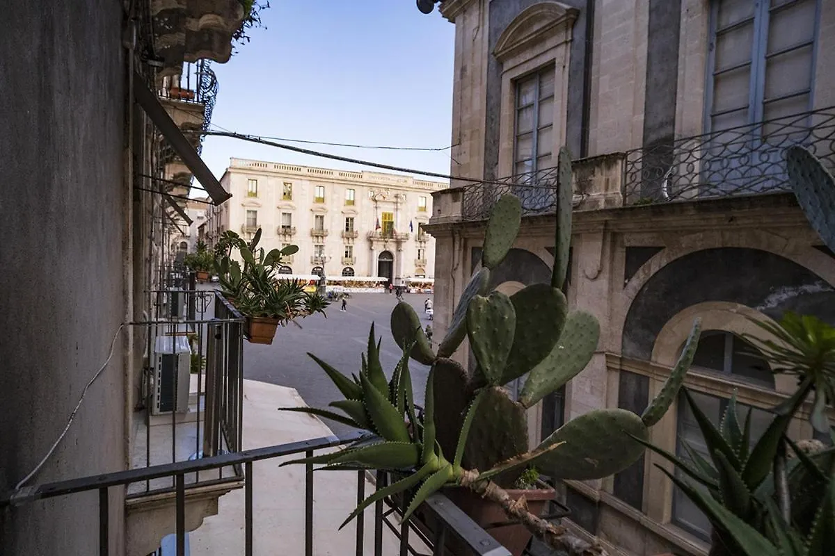 Charme Catania Central Suites Otel