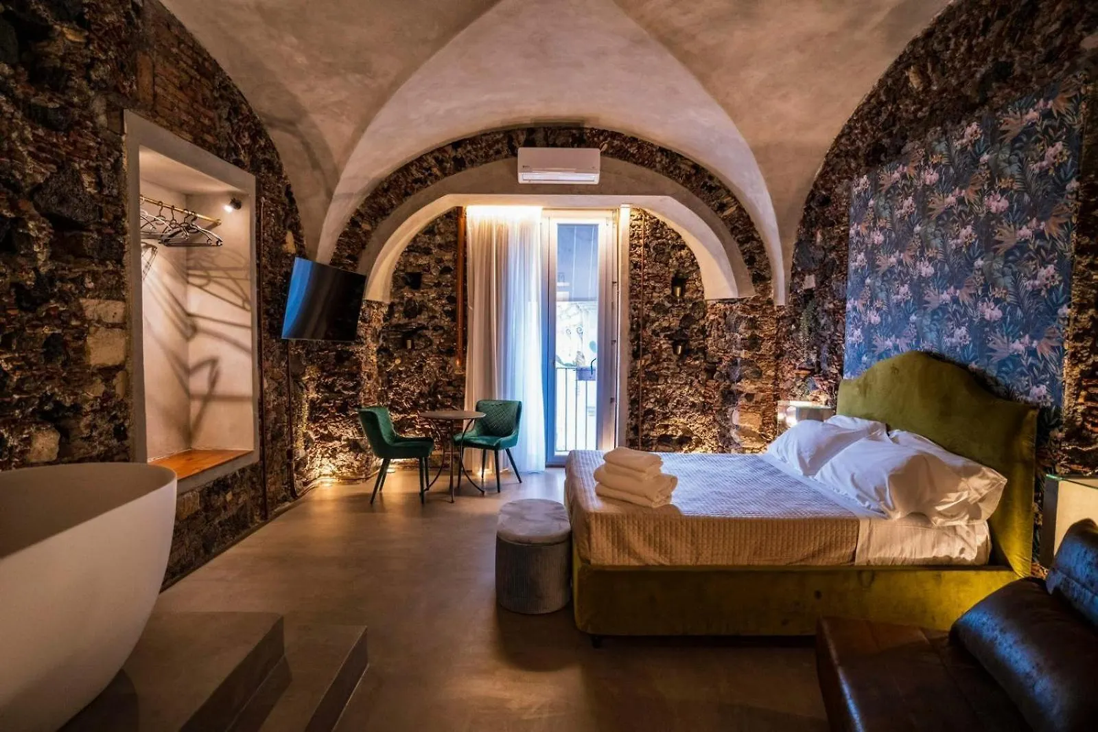 Charme Catania Central Suites 0*,  Italien