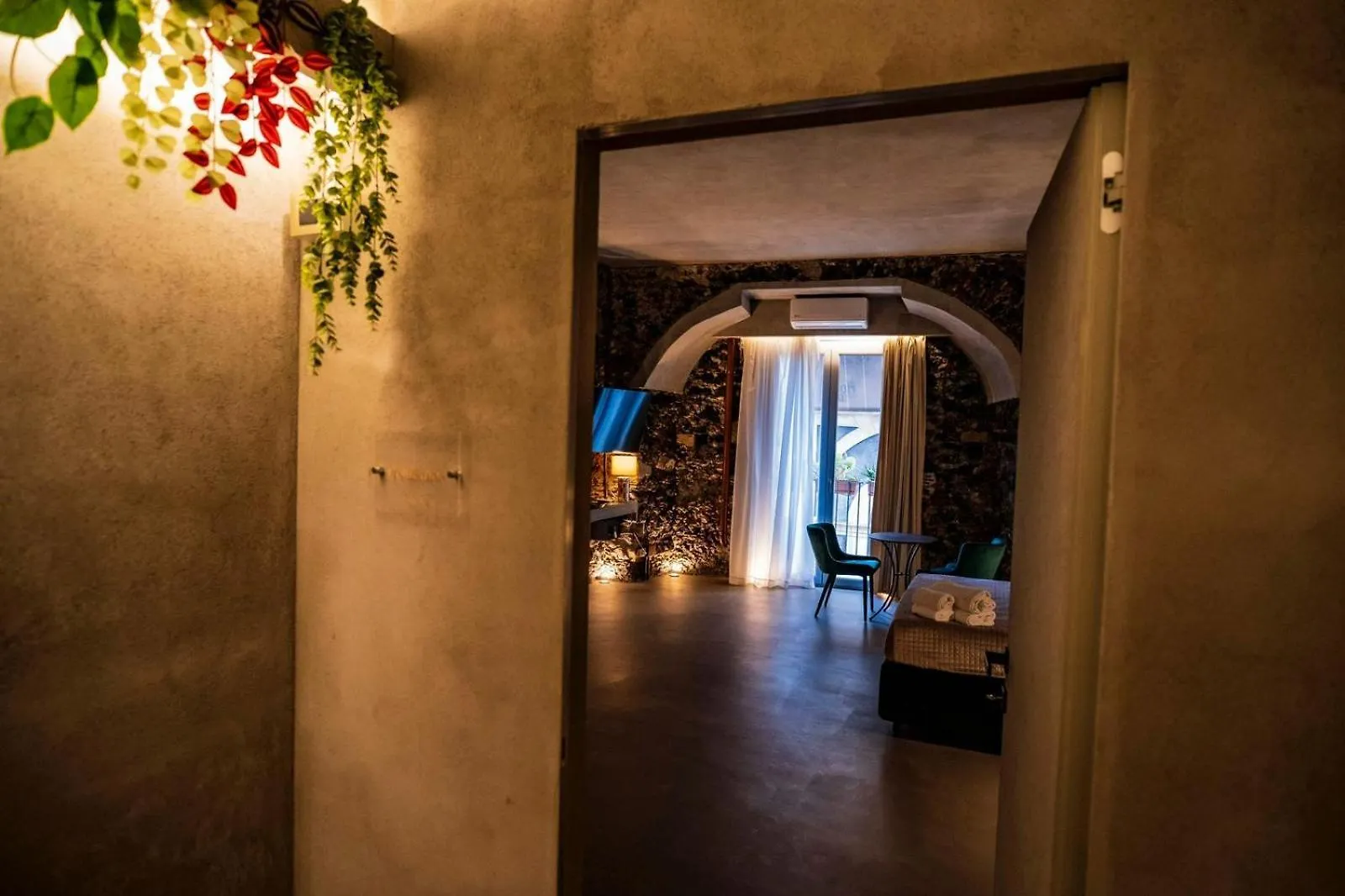 Charme Catania Central Suites Hotel