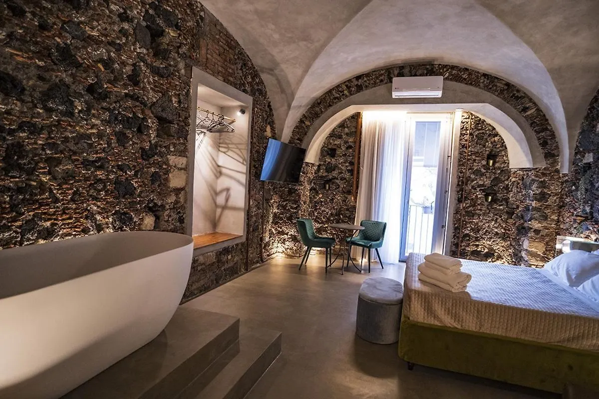 Charme Catania Central Suites 0*,